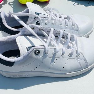Youth Boys Stan Smith by Adidas size 7. Near new condition.